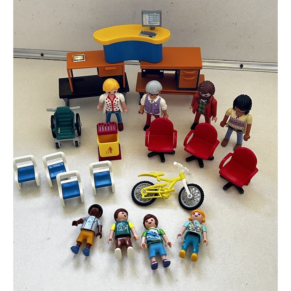 PLAYMOBIL Lot ~  School Classroom Professor  Teacher Students Desks Accessories